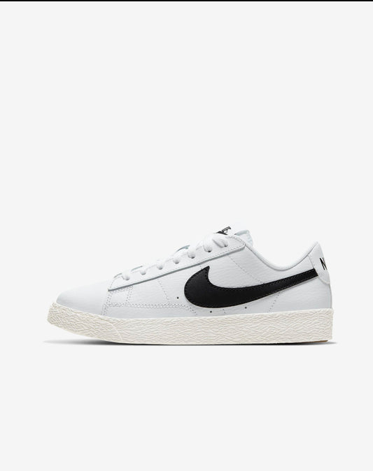 NIKE BLAZER LOW WHITE BLACK